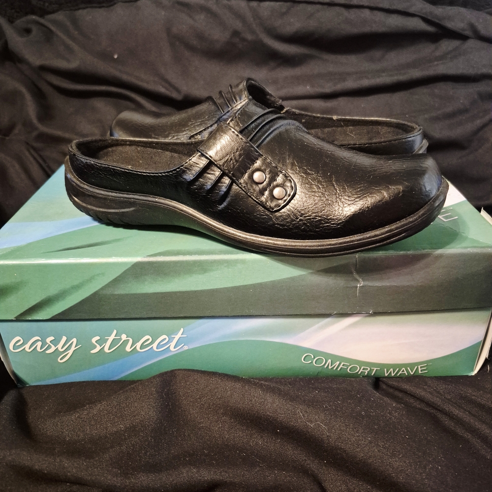 Easy‎ Street Black Slip-On Mules